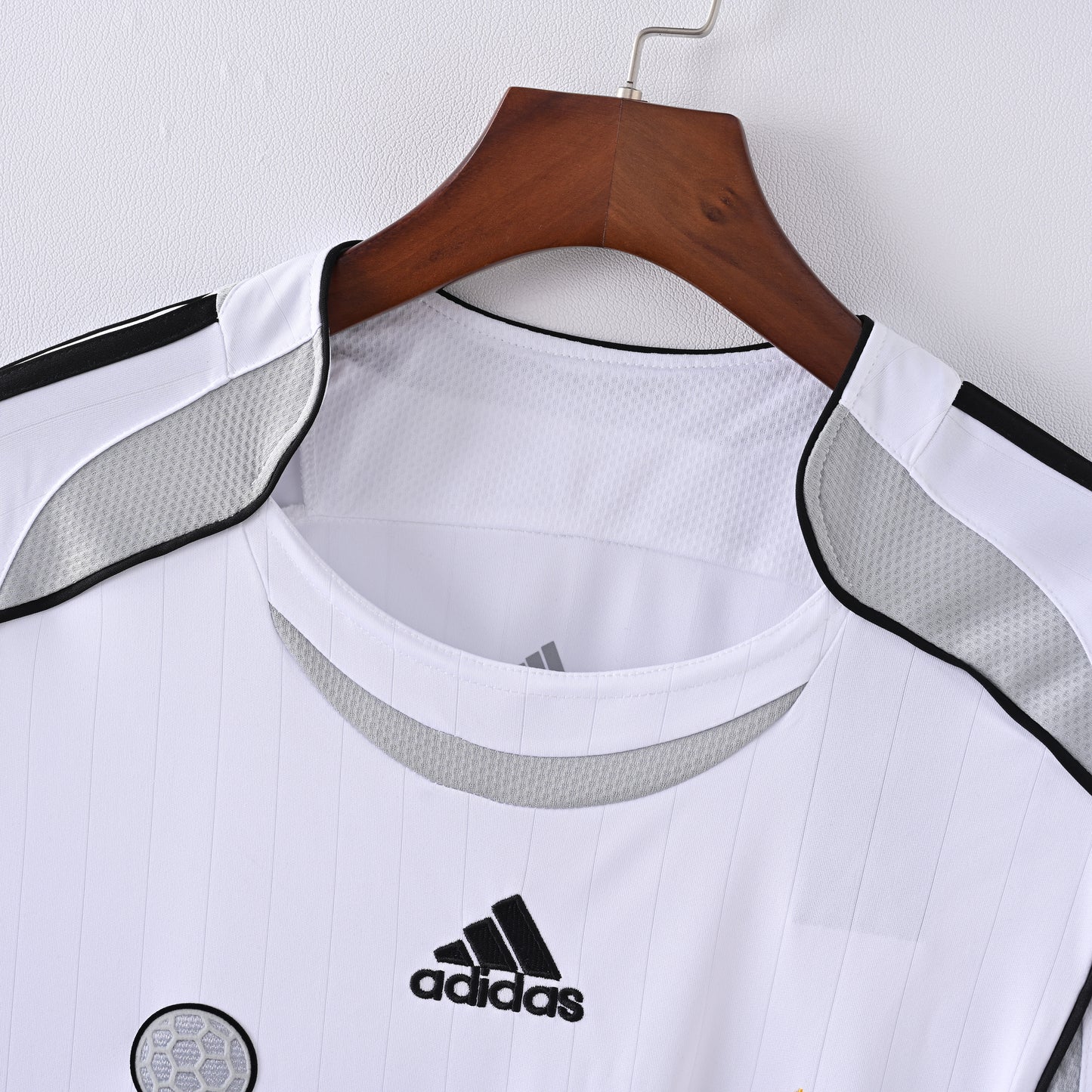 Real Madrid 06-07 Home Kit Soccer Jersey (Retro)