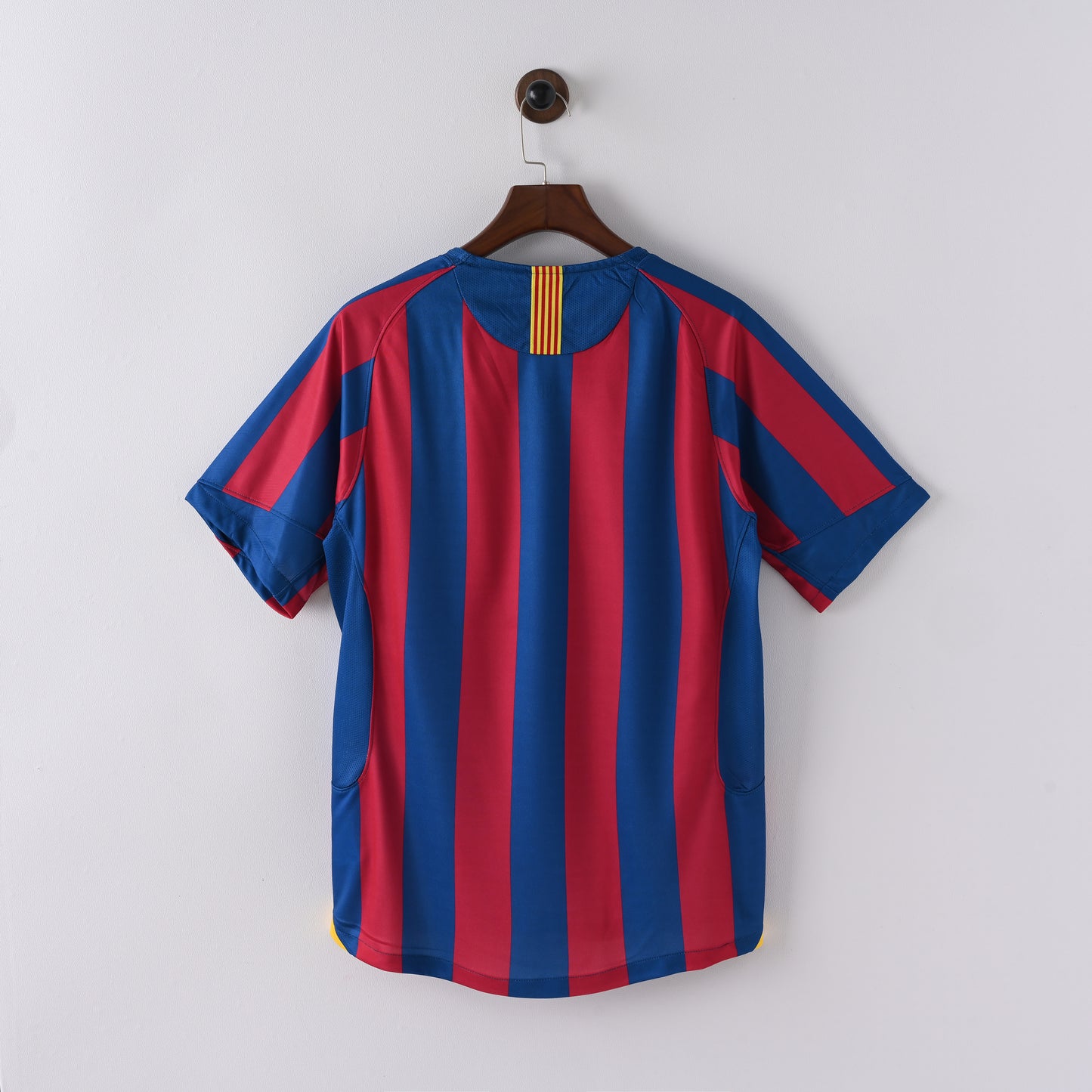 Barcelona 05-06 Home Kit Soccer Jersey (Retro)