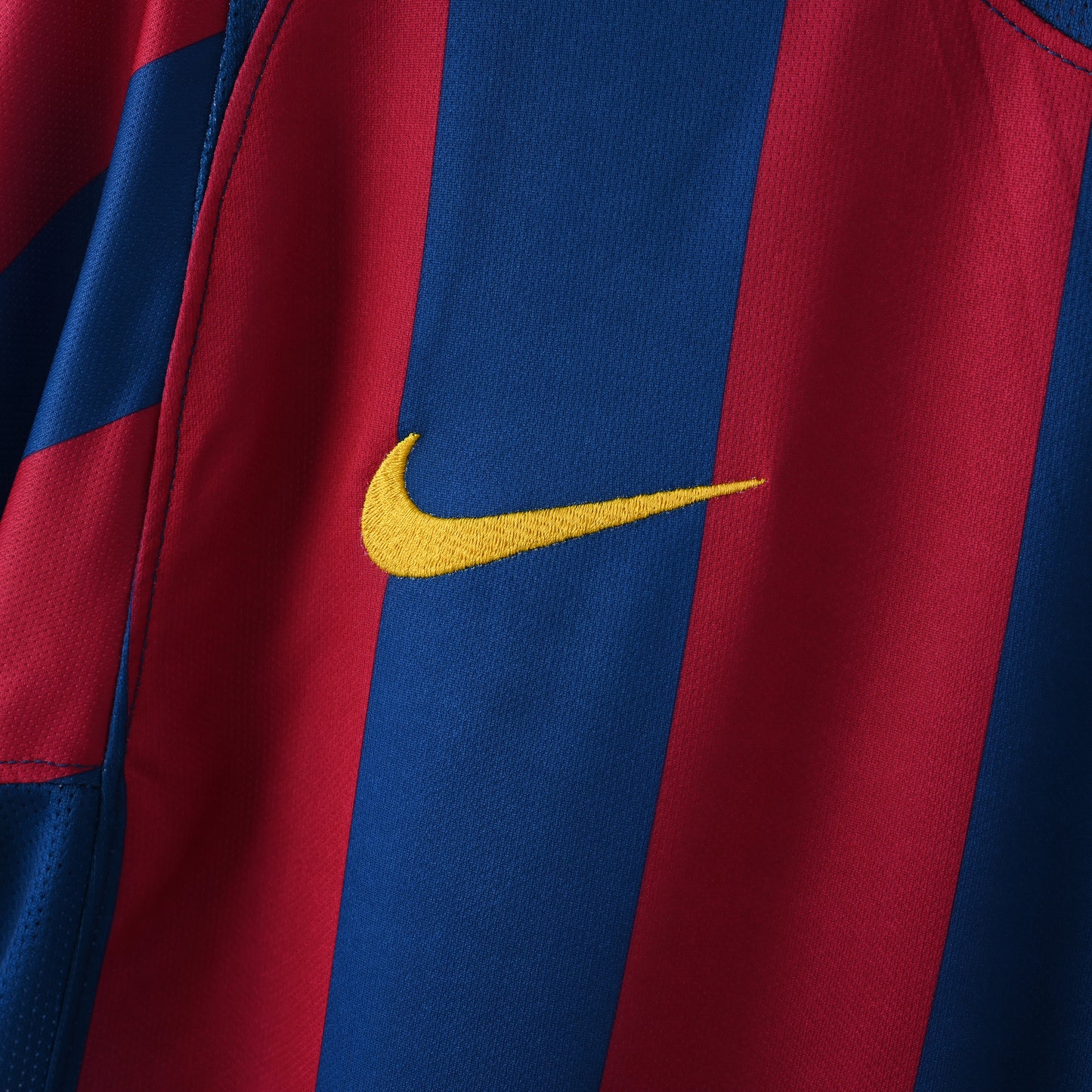 Barcelona 05-06 Home Kit Soccer Jersey (Retro)