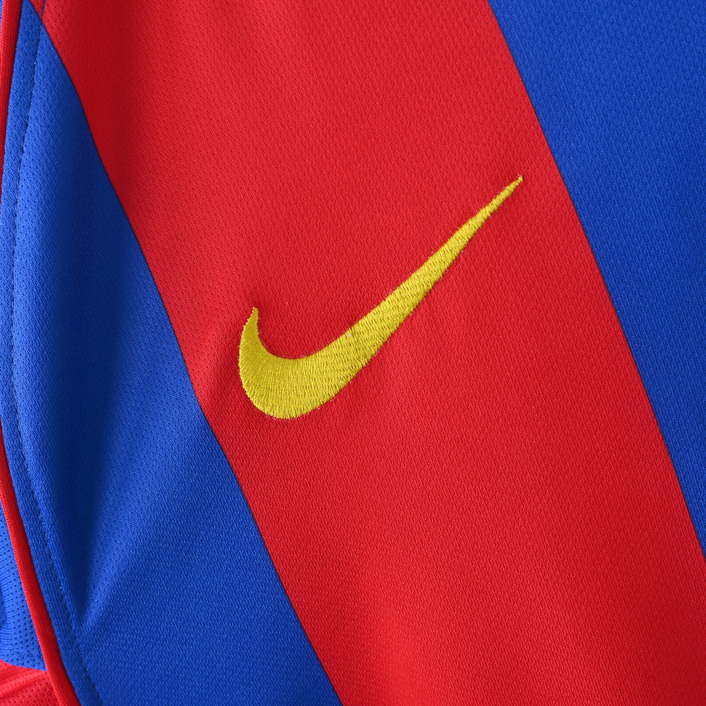 Barcelona 04-05 Home Kit Soccer Jersey (Retro)