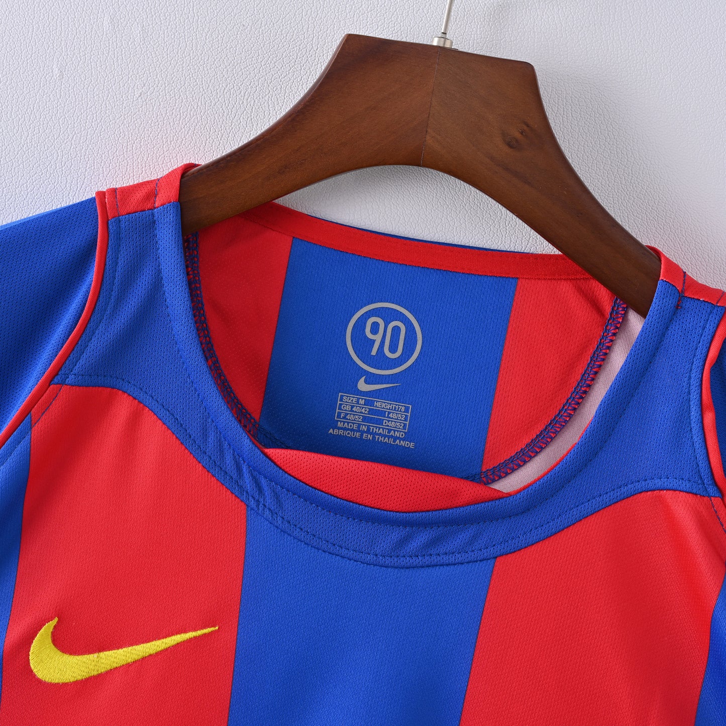Barcelona 04-05 Home Kit Soccer Jersey (Retro)