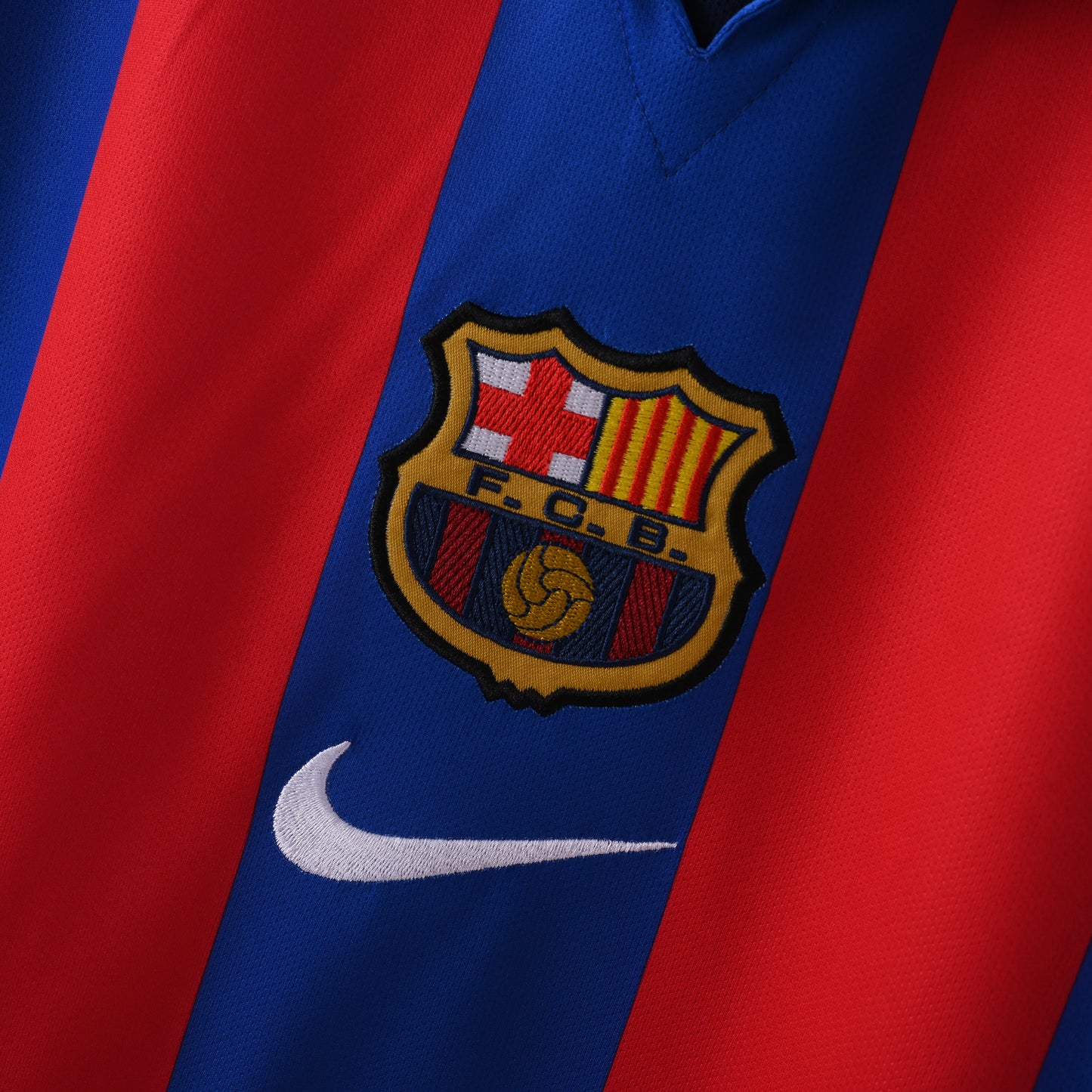 Barcelona 01-02 Home Kit Soccer Jersey (Retro)
