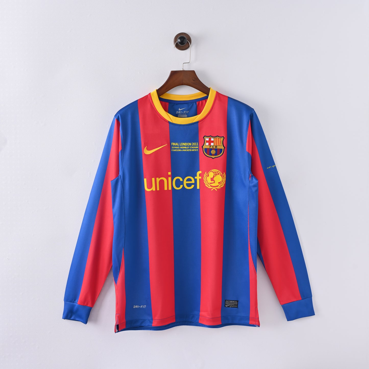 Barcelona 10-11 Home Kit Soccer Jersey (Retro) (Long-sleeve)
