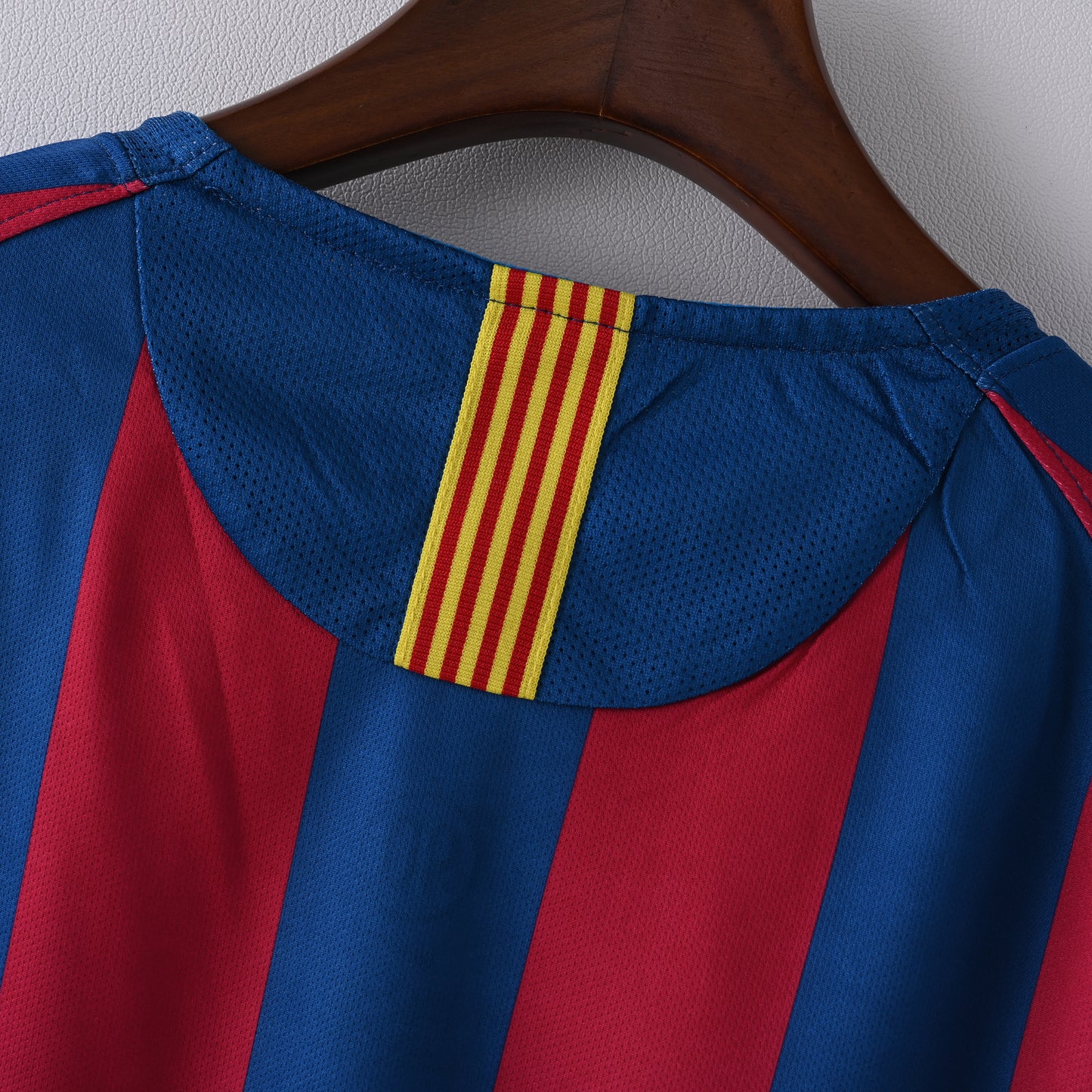 Barcelona 05-06 Home Kit Soccer Jersey (Retro)