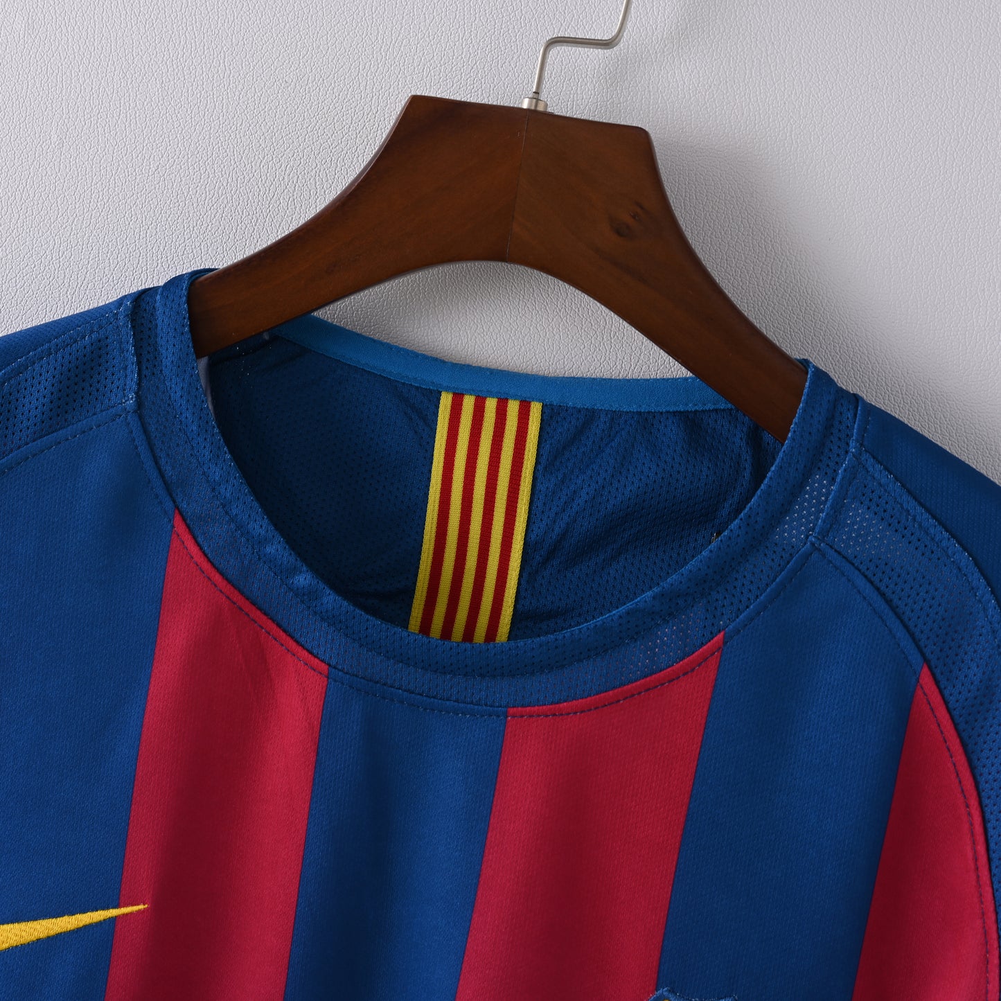 Barcelona 05-06 Home Kit Soccer Jersey (Retro)